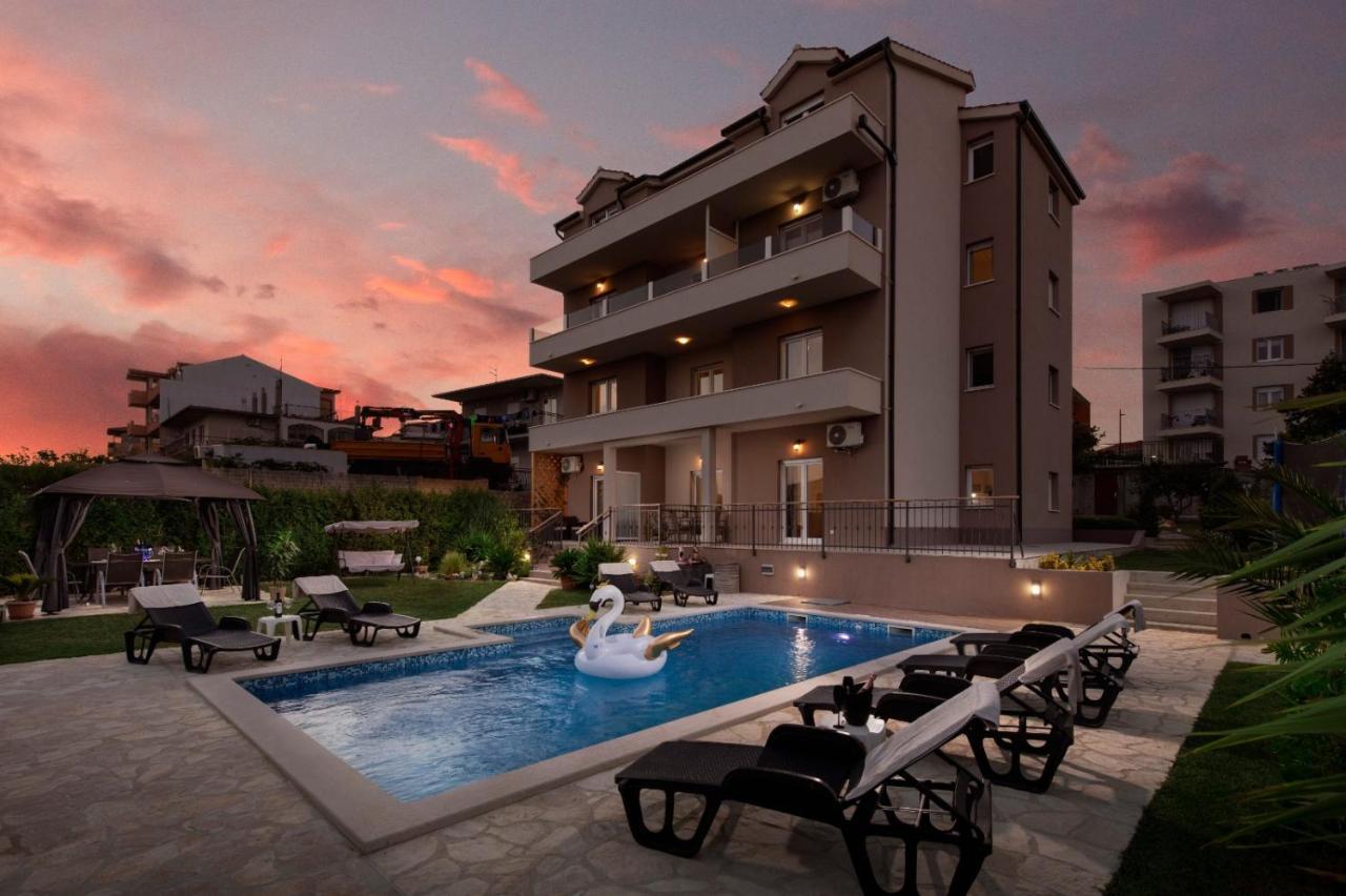 Sunny Garden Apartment Split Exterior photo