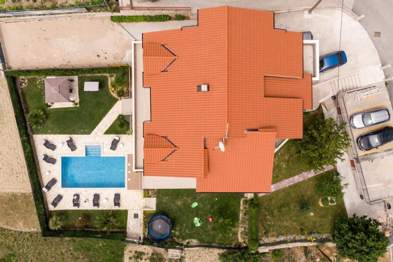 Sunny Garden Apartment Split Exterior photo