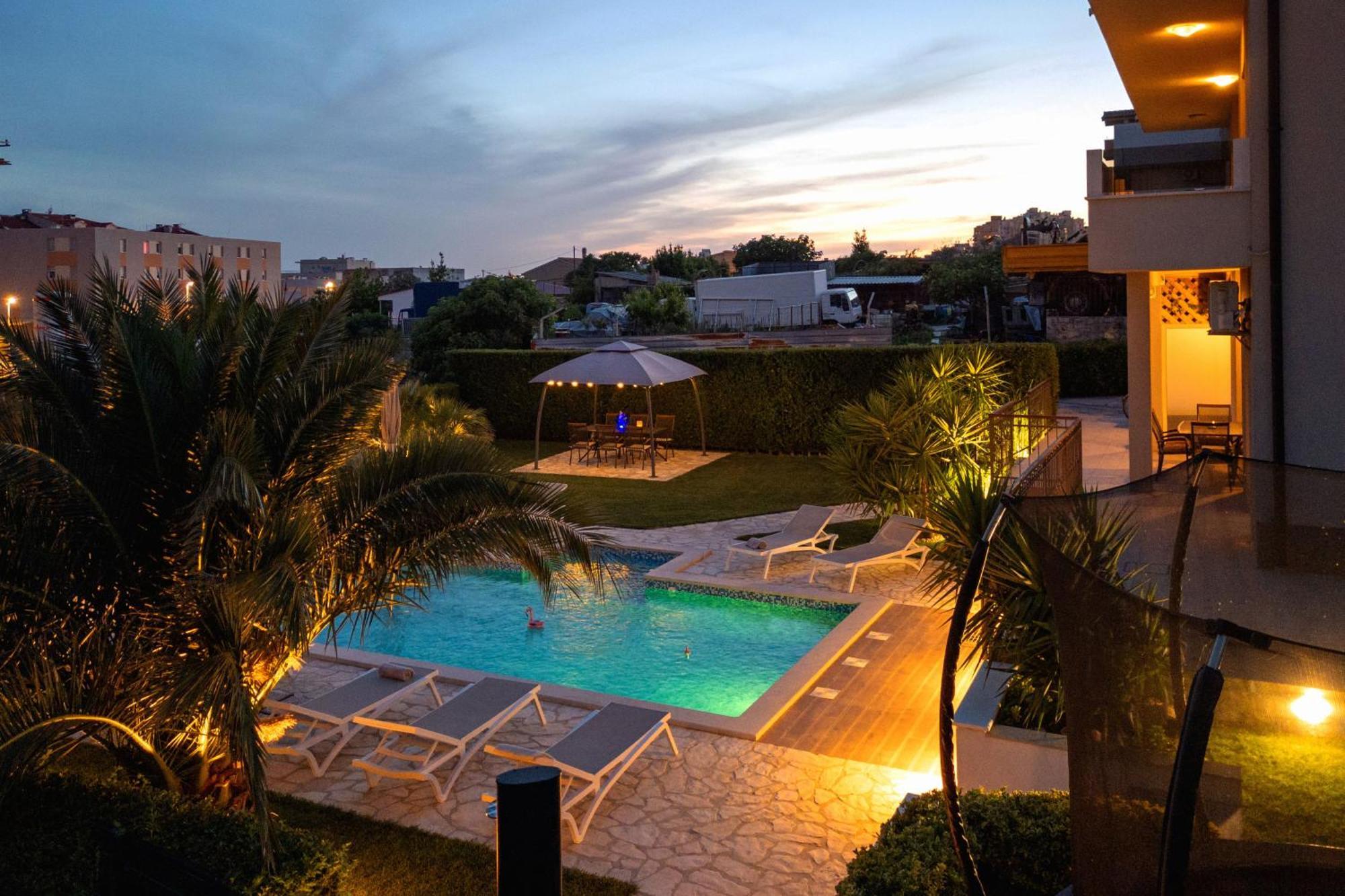 Sunny Garden Apartment Split Exterior photo