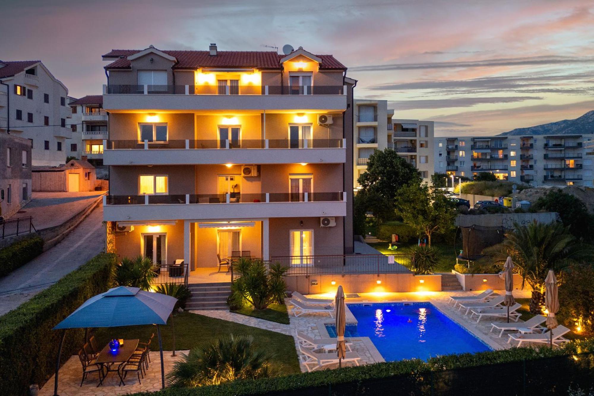 Sunny Garden Apartment Split Exterior photo