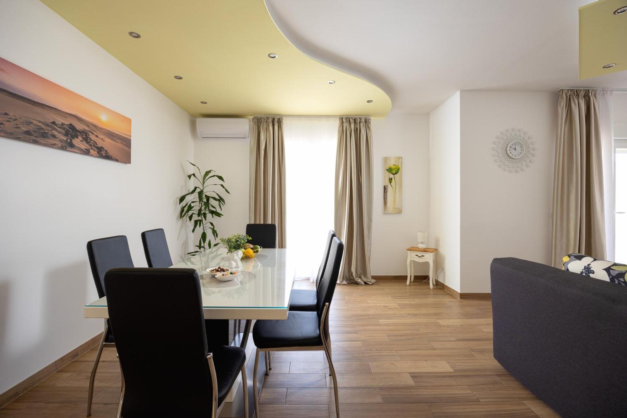 Sunny Garden Apartment Split Exterior photo